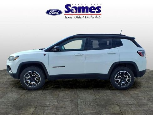 Used 2025 Jeep Compass Trailhawk AWD/4WD image 6