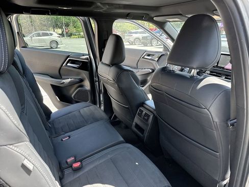 Used 2022 Mitsubishi Outlander SE image 34