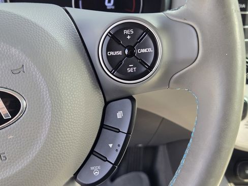 Used 2017 Kia Soul EV + w/ Sun & Fun Package image 23