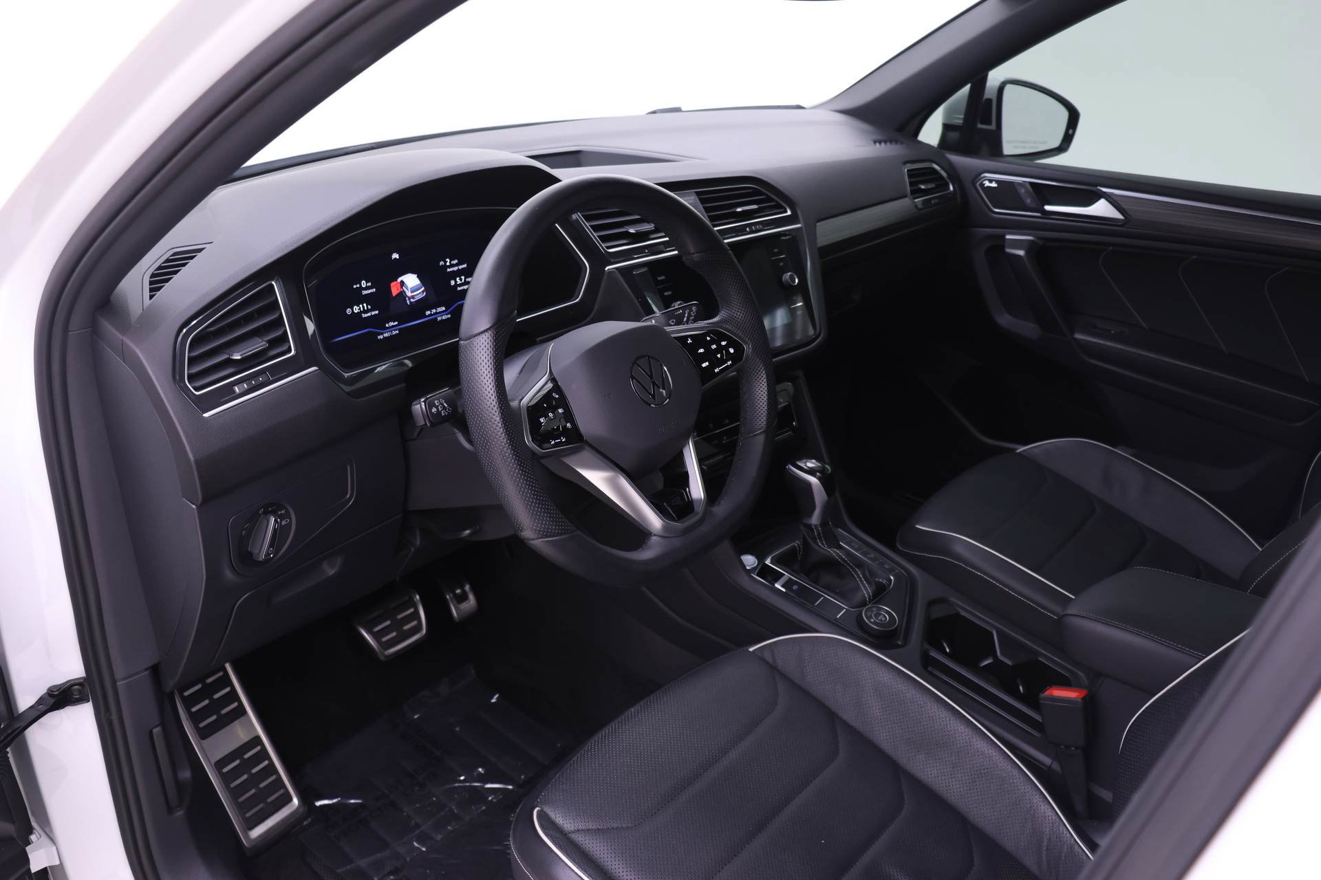 Used 2024 Volkswagen Tiguan SEL R-Line AWD/4WD image 13