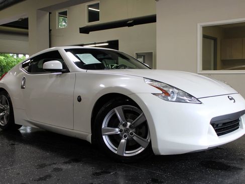Used 2011 Nissan 370Z Coupe RWD image 1