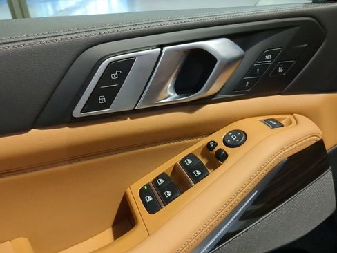 Used 2024 BMW X5 xDrive40i w/ Premium Package image 16