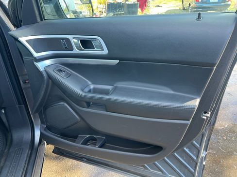 Used 2015 Ford Explorer XLT image 17