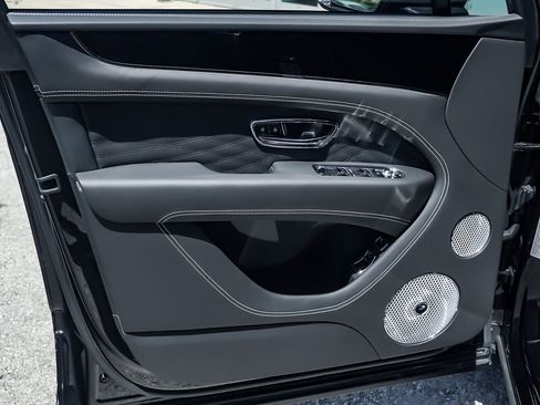 Used 2024 Bentley Bentayga Extended Wheelbase image 28