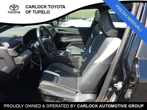 Used 2025 Toyota Camry SE w/ Convenience Package image 6