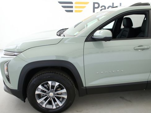 Used 2025 Chevrolet Equinox LT w/ Convenience Package II image 4