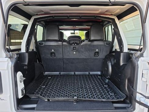 Used 2020 Jeep Wrangler Unlimited Sahara AWD/4WD image 30