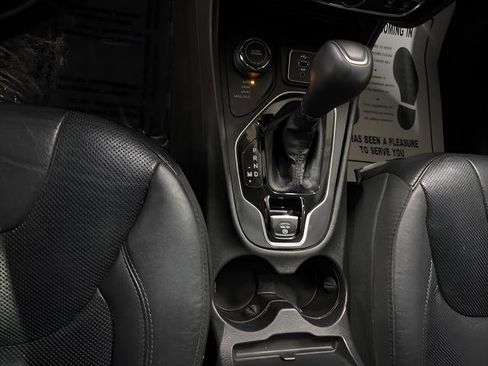 Used 2020 Jeep Cherokee Limited image 17