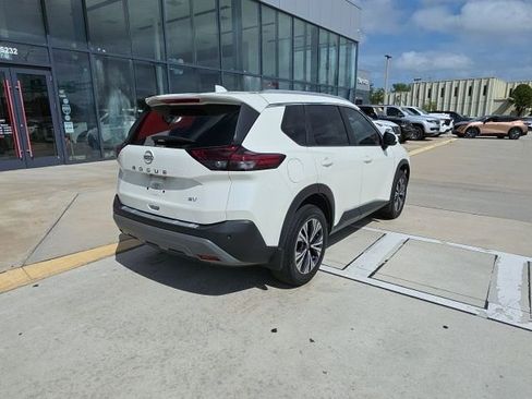 Used 2023 Nissan Rogue SV w/ SV Premium B Package image 4