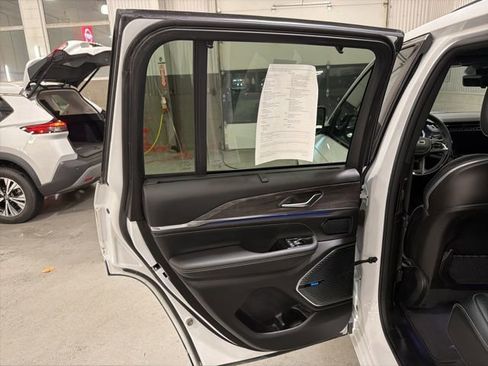 Used 2023 Jeep Grand Cherokee Overland w/ Advanced Protech Group III image 12