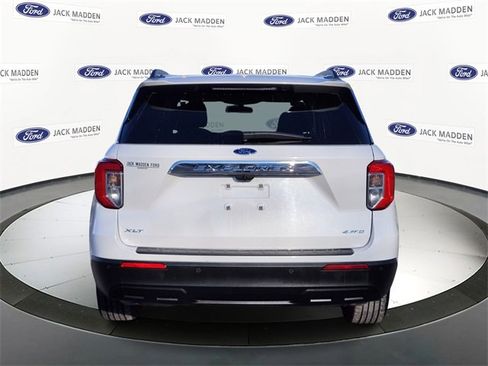 Certified 2022 Ford Explorer XLT image 4