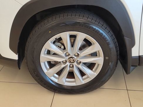 Certified 2024 Toyota Corolla Cross LE w/ Moonroof Package image 4