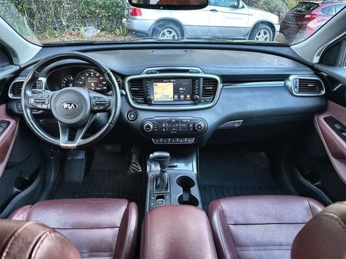 Used 2018 Kia Sorento SX image 10