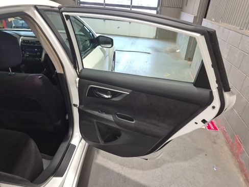 Used 2013 Nissan Altima 2.5 S FWD image 19