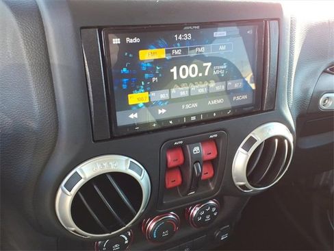 Used 2018 Jeep Wrangler Unlimited Sahara w/ Connectivity Group image 14