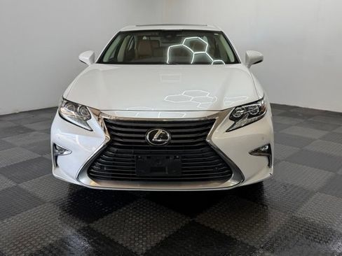 Used 2017 Lexus ES 350 w/ Luxury Package FWD image 4