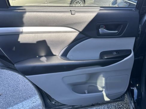 Used 2018 Toyota Highlander XLE image 13
