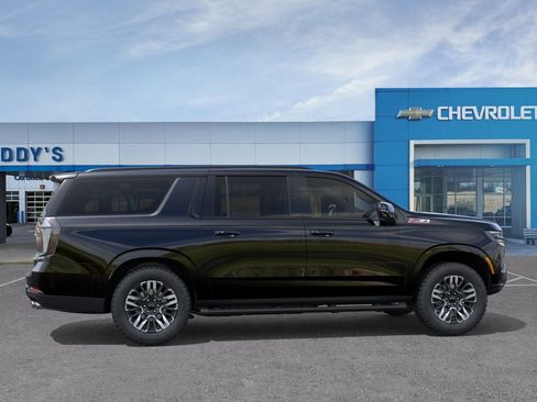 New 2026 Chevrolet Suburban Z71 w/ Comfort Package AWD/4WD image 6