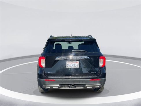 Used 2022 Ford Explorer XLT w/ Equipment Group 202A image 6