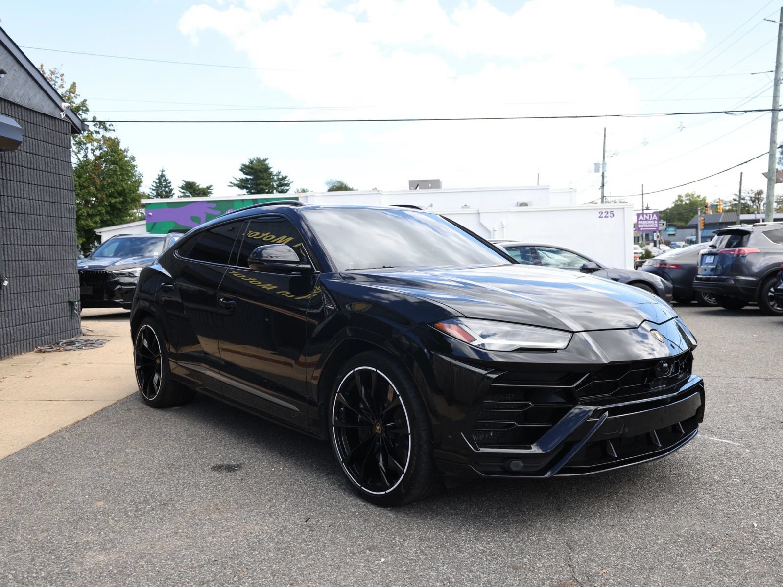 Used 2021 Lamborghini Urus AWD/4WD image 3