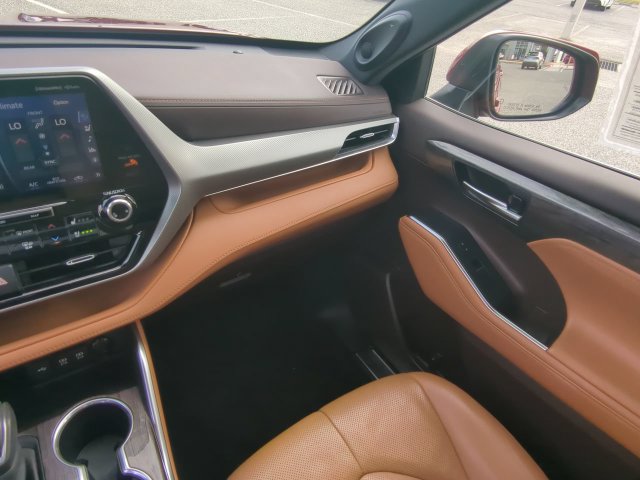 Certified 2020 Toyota Highlander Platinum AWD/4WD image 19