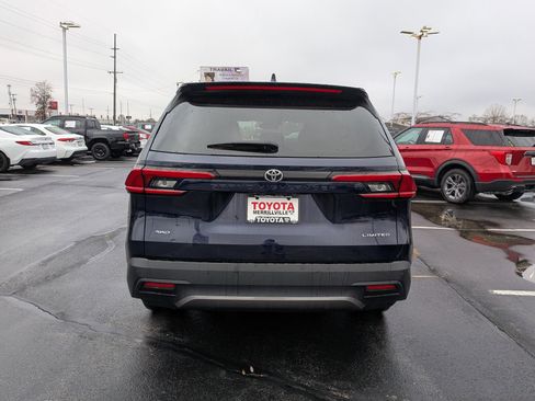 Used 2024 Toyota Grand Highlander Limited image 7