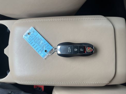 Used 2020 Porsche Macan Turbo image 40