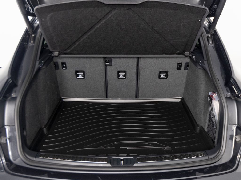 Certified 2026 Porsche Macan AWD/4WD image 46