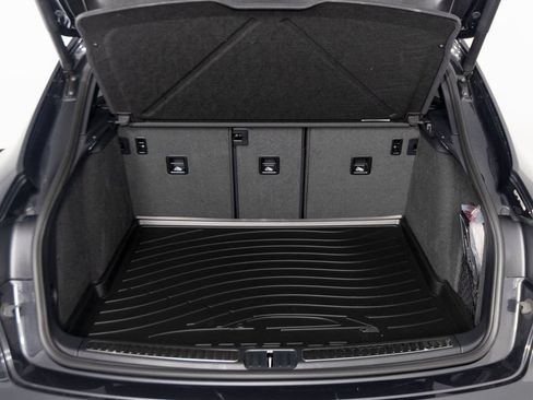 Certified 2026 Porsche Macan AWD/4WD image 46