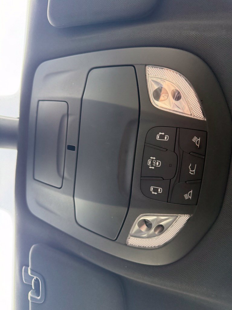 Used 2025 Chrysler Pacifica Select FWD image 35