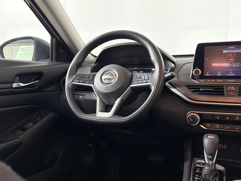 Used 2024 Nissan Altima 2.5 SV FWD image 26
