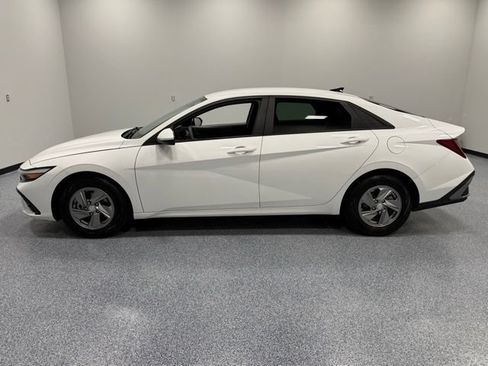 Used 2024 Hyundai Elantra SE FWD image 8