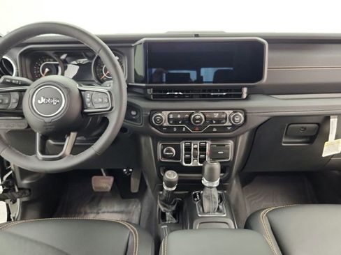 Used 2025 Jeep Gladiator Mojave AWD/4WD image 31