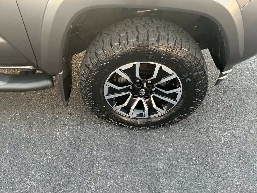 Certified 2022 Toyota Tacoma TRD Sport AWD/4WD image 5