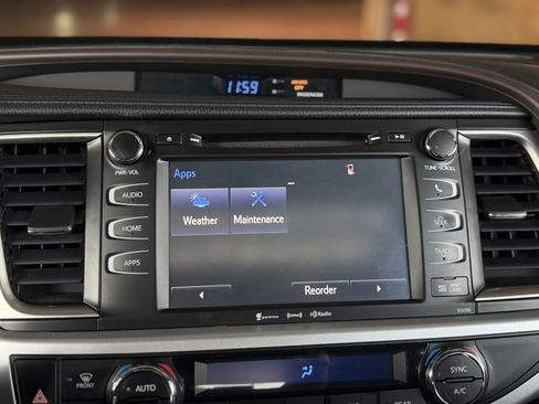 Used 2019 Toyota Highlander XLE AWD/4WD image 31