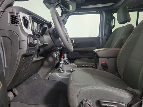 Used 2025 Jeep Wrangler Unlimited Sahara w/ Safety Group image 12