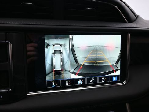 Used 2022 GMC Yukon Denali w/ Denali Premium Package image 18