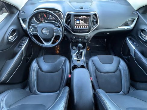 Used 2018 Jeep Cherokee Latitude Plus w/ Trailer Tow Group image 13