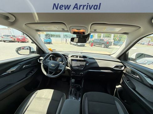 Used 2023 Chevrolet TrailBlazer LT w/ Convenience Package FWD image 3