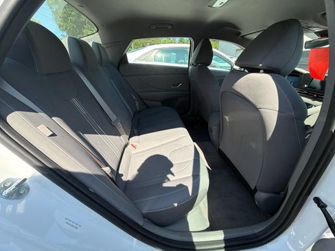 Certified 2025 Hyundai Elantra Hybrid FWD image 11