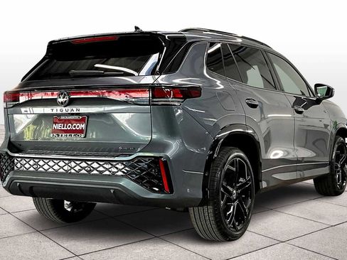 New 2026 Volkswagen Tiguan SE R-Line image 4