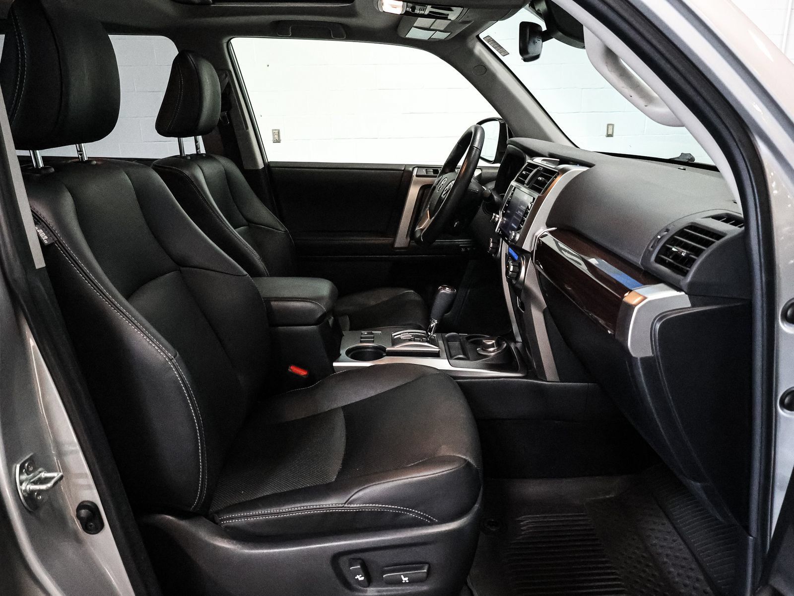 Used 2024 Toyota 4Runner Limited AWD/4WD image 22