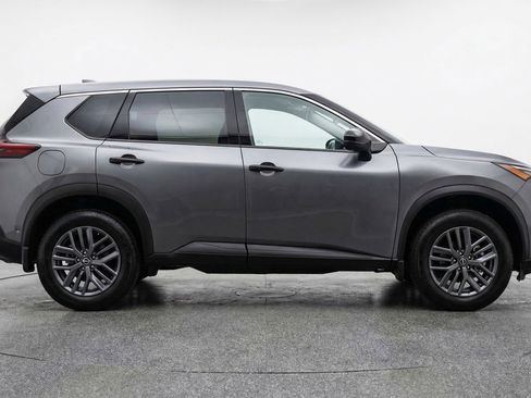 Used 2023 Nissan Rogue S FWD image 11