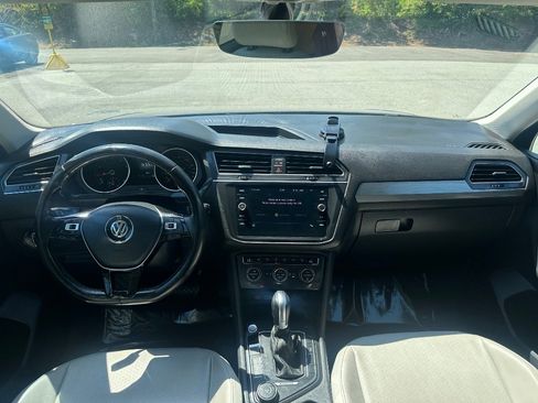 Used 2018 Volkswagen Tiguan SE w/ Panoramic Sunroof Package image 22