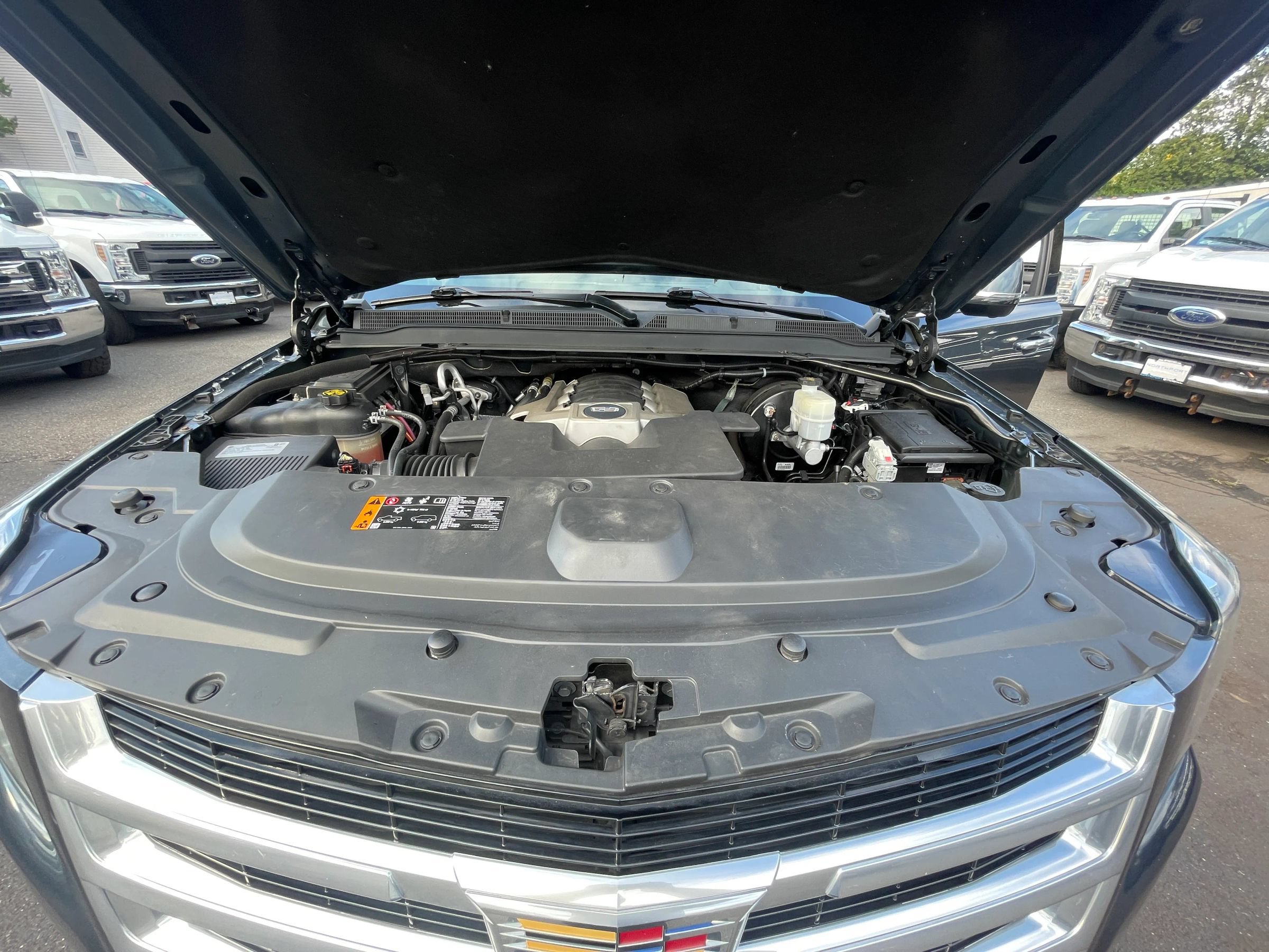 Used 2019 Cadillac Escalade Luxury AWD/4WD image 19