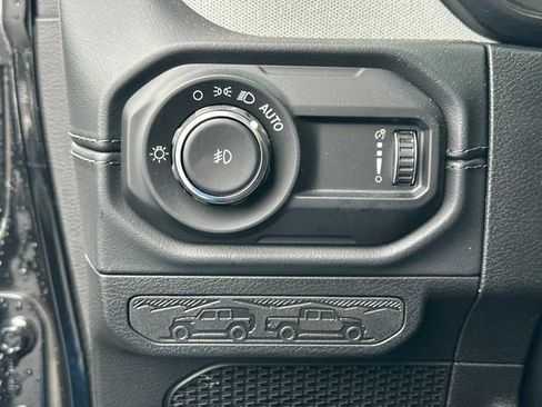 Used 2026 Jeep Wrangler Unlimited Sahara AWD/4WD image 23