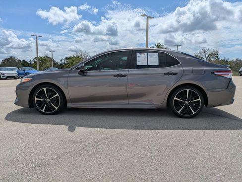 Used 2020 Toyota Camry XSE FWD image 8