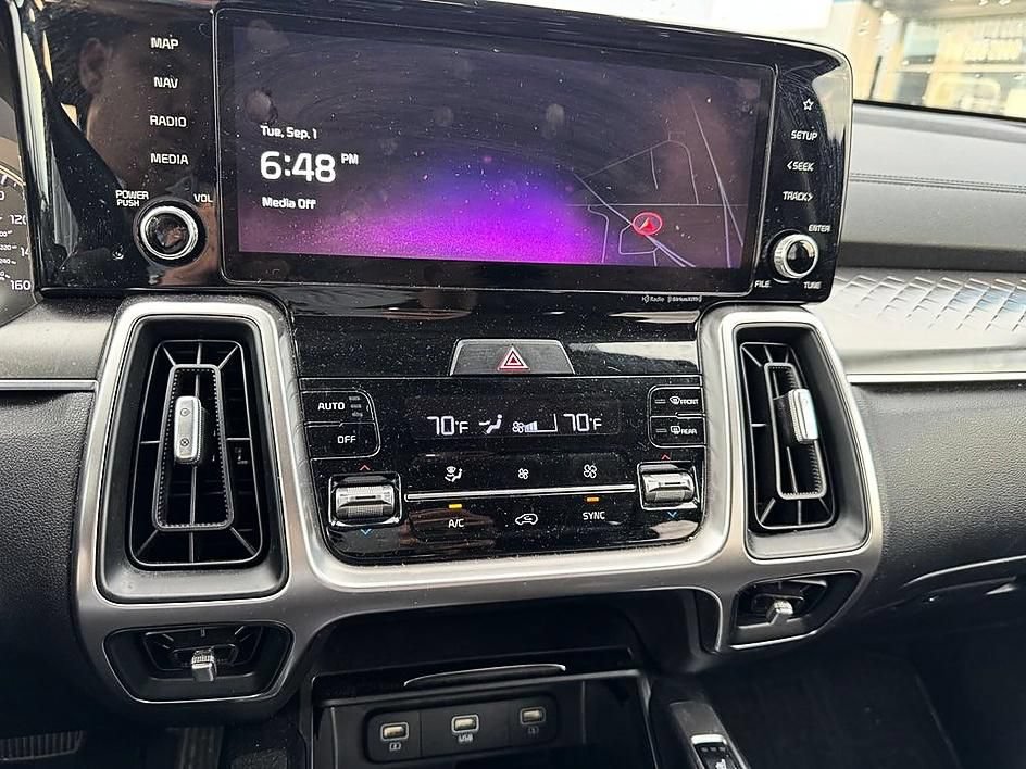 Used 2022 Kia Sorento S w/ Panoramic Sunroof Package FWD image 12