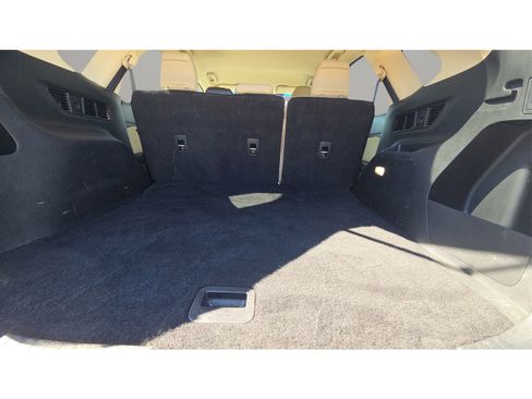 Used 2018 Ford Edge SE image 16