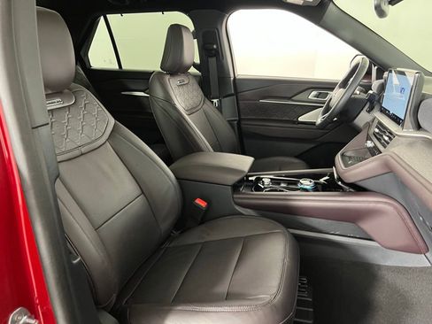 Used 2025 Ford Explorer Platinum w/ Ultimate Package image 35